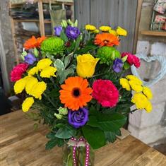 Cheerful vase arrangement